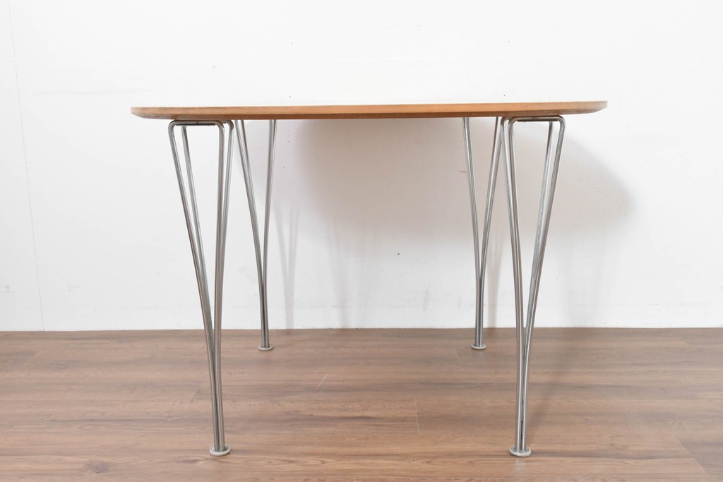 デンマークヴィンテージ　FRITZ HANSEN(フリッツハンセン)　数学的曲線でデザインされたスーパー円テーブル　現行定価約34万円　(R-086406)