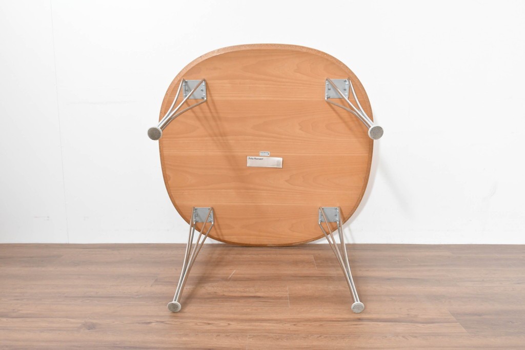 デンマークヴィンテージ　FRITZ HANSEN(フリッツハンセン)　数学的曲線でデザインされたスーパー円テーブル　現行定価約34万円　(R-086406)
