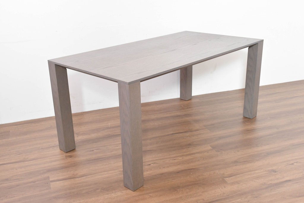 中古　超美品　モデルルーム展示品　arflex(アルフレックス)　AURORA(アウロラ)　グレートーンの木目がモダンなダイニングテーブル　定価約26万円　(R-086407)