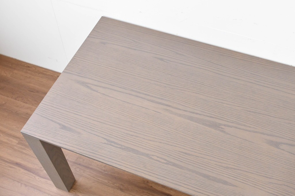 中古　超美品　モデルルーム展示品　arflex(アルフレックス)　AURORA(アウロラ)　グレートーンの木目がモダンなダイニングテーブル　定価約26万円　(R-086407)