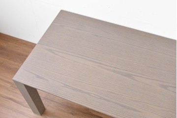 中古　超美品　モデルルーム展示品　arflex(アルフレックス)　AURORA(アウロラ)　グレートーンの木目がモダンなダイニングテーブル　定価約26万円　(R-086407)