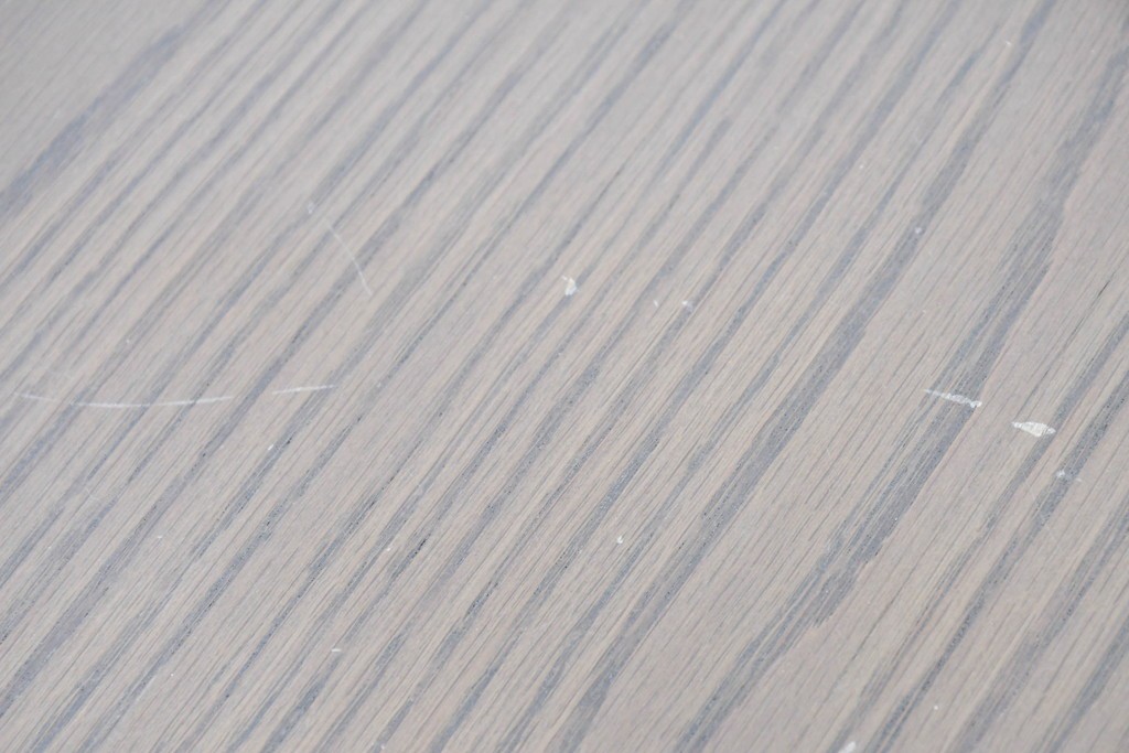 中古　超美品　モデルルーム展示品　arflex(アルフレックス)　AURORA(アウロラ)　グレートーンの木目がモダンなダイニングテーブル　定価約26万円　(R-086407)