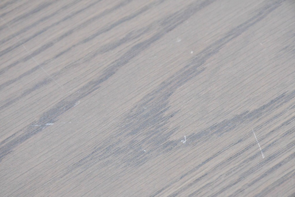 中古　超美品　モデルルーム展示品　arflex(アルフレックス)　AURORA(アウロラ)　グレートーンの木目がモダンなダイニングテーブル　定価約26万円　(R-086407)