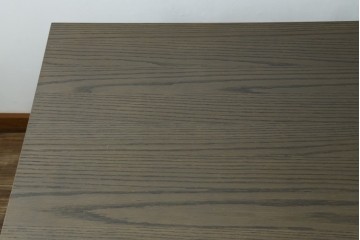 新古　展示品　arflex(アルフレックス)　AURORA(アウロラ)　グレートーンの木目がモダンなダイニングテーブル　定価約26万円　(R-086407)