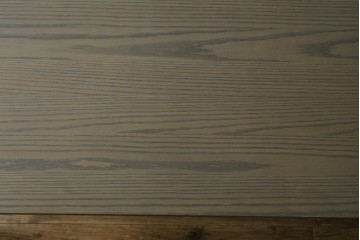 新古　展示品　arflex(アルフレックス)　AURORA(アウロラ)　グレートーンの木目がモダンなダイニングテーブル　定価約26万円　(R-086407)