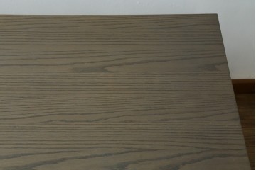 新古　展示品　arflex(アルフレックス)　AURORA(アウロラ)　グレートーンの木目がモダンなダイニングテーブル　定価約26万円　(R-086407)