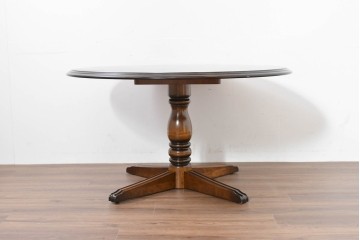 中古　美品　カリモク家具(karimoku)　COLONIAL(コロニアル)シリーズ　挽き物脚の丸型ダイニングテーブル　(R-086408)