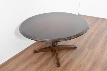 中古　美品　カリモク家具(karimoku)　COLONIAL(コロニアル)シリーズ　挽き物脚の丸型ダイニングテーブル　(R-086408)