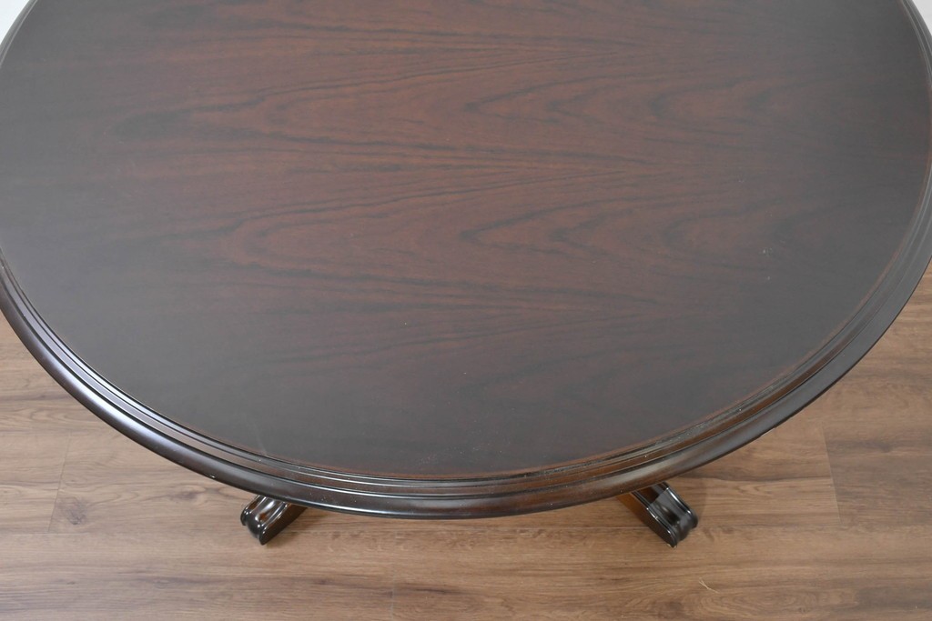 中古　美品　カリモク家具(karimoku)　COLONIAL(コロニアル)シリーズ　挽き物脚の丸型ダイニングテーブル　(R-086408)