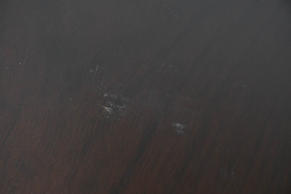 中古　美品　カリモク家具(karimoku)　COLONIAL(コロニアル)シリーズ　挽き物脚の丸型ダイニングテーブル　(R-086408)