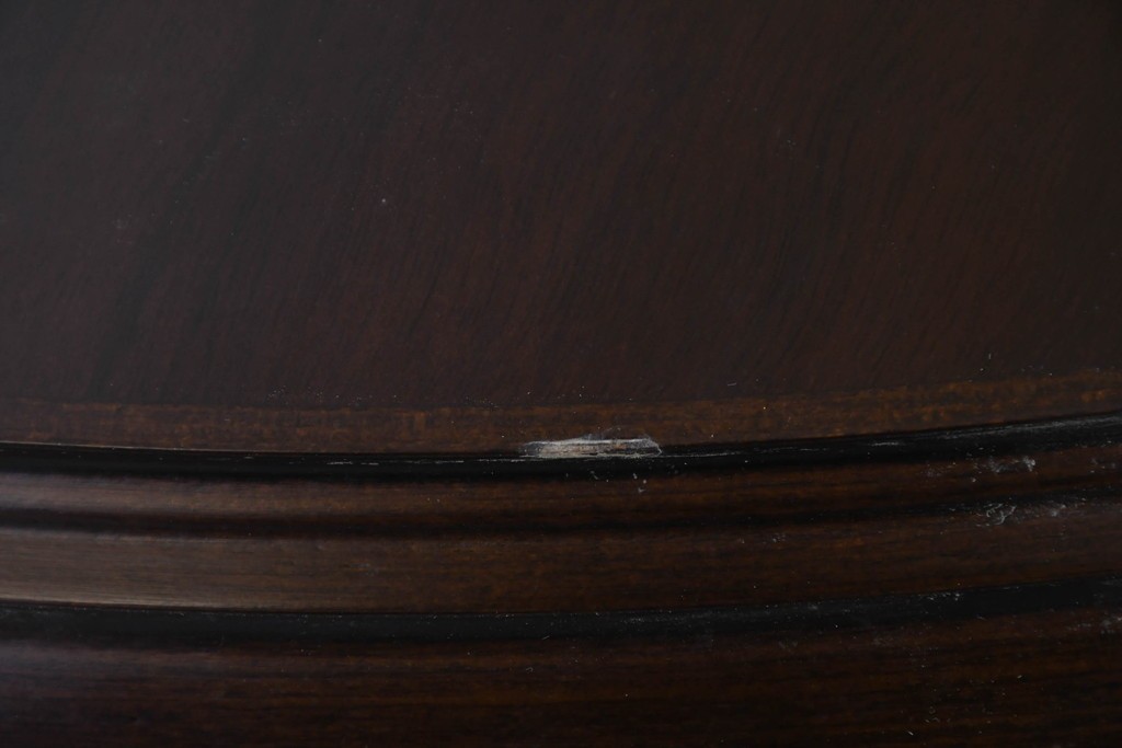 中古　美品　カリモク家具(karimoku)　COLONIAL(コロニアル)シリーズ　挽き物脚の丸型ダイニングテーブル　(R-086408)