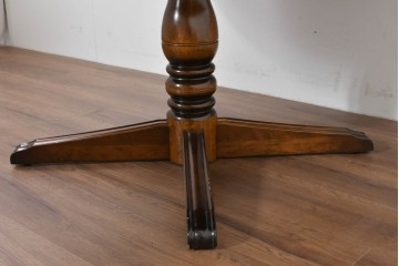 中古　美品　カリモク家具(karimoku)　COLONIAL(コロニアル)シリーズ　挽き物脚の丸型ダイニングテーブル　(R-086408)