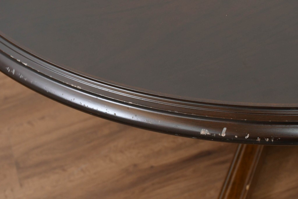 中古　美品　カリモク家具(karimoku)　COLONIAL(コロニアル)シリーズ　挽き物脚の丸型ダイニングテーブル　(R-086408)