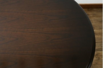 中古　美品　カリモク家具(karimoku)　COLONIAL(コロニアル)シリーズ　挽き物脚の丸型ダイニングテーブル　(R-086408)