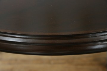 中古　美品　カリモク家具(karimoku)　COLONIAL(コロニアル)シリーズ　挽き物脚の丸型ダイニングテーブル　(R-086408)