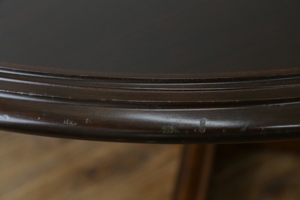 中古　美品　カリモク家具(karimoku)　COLONIAL(コロニアル)シリーズ　挽き物脚の丸型ダイニングテーブル　(R-086408)