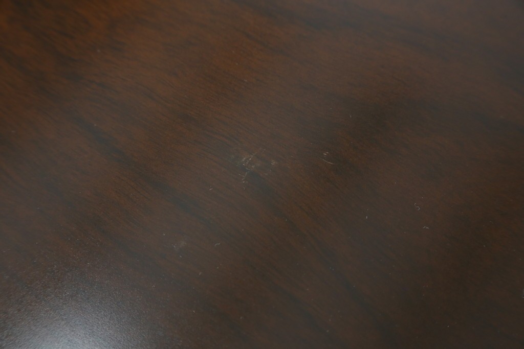 中古　美品　カリモク家具(karimoku)　COLONIAL(コロニアル)シリーズ　挽き物脚の丸型ダイニングテーブル　(R-086408)