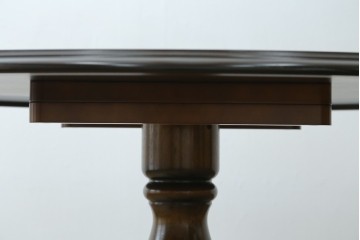 中古　美品　カリモク家具(karimoku)　COLONIAL(コロニアル)シリーズ　挽き物脚の丸型ダイニングテーブル　(R-086408)