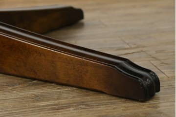 中古　美品　カリモク家具(karimoku)　COLONIAL(コロニアル)シリーズ　挽き物脚の丸型ダイニングテーブル　(R-086408)