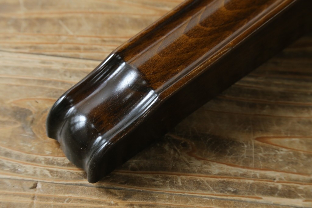 中古　美品　カリモク家具(karimoku)　COLONIAL(コロニアル)シリーズ　挽き物脚の丸型ダイニングテーブル　(R-086408)