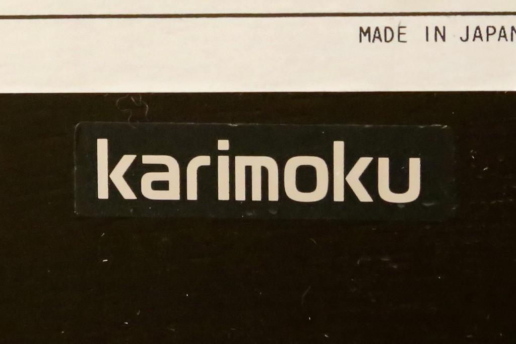 中古　美品　カリモク家具(karimoku)　COLONIAL(コロニアル)シリーズ　挽き物脚の丸型ダイニングテーブル　(R-086408)