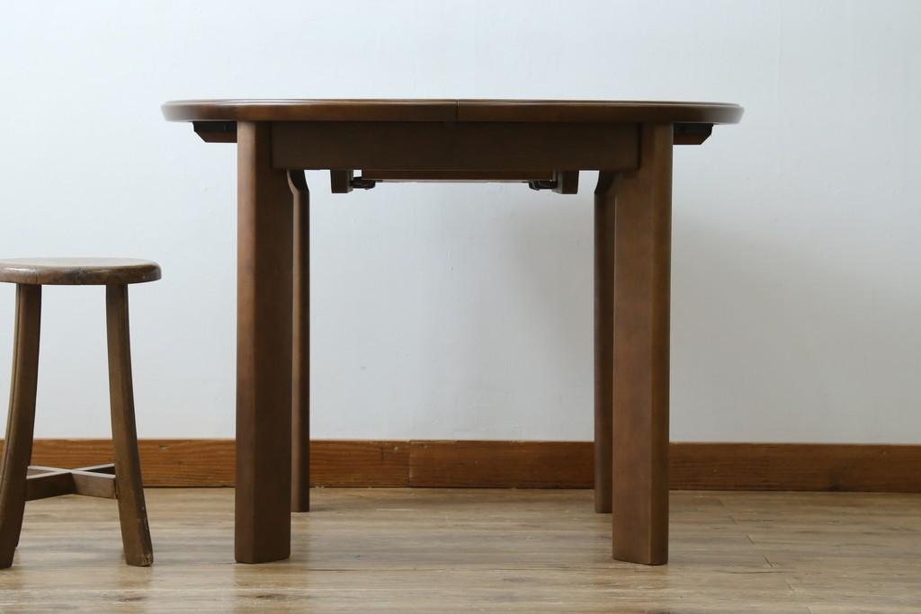 中古　希少な廃番品　maruni(マルニ木工)　オールドマルニ　角の取れたフォルムが魅力のエクステンションラウンドテーブル　(R-086409)