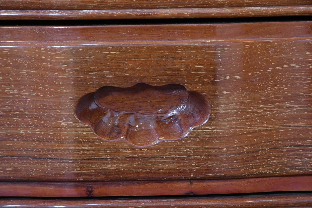 和製ヴィンテージ　花梨(カリン)材　艶やかな表面仕上げの猫脚チェスト　(R-086410)