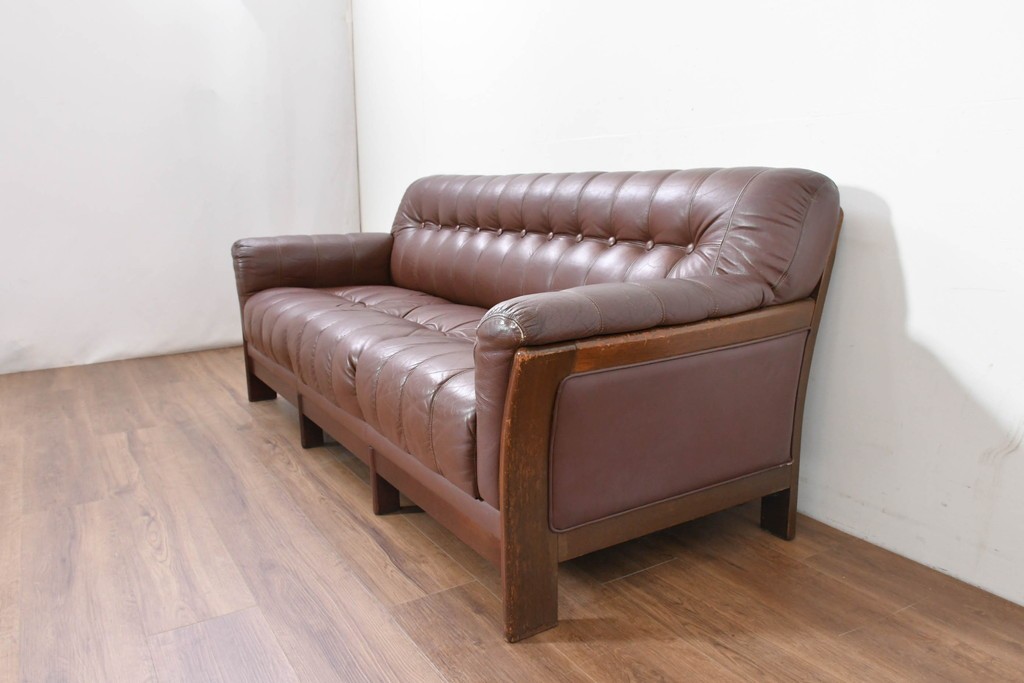 和製ヴィンテージ　maruni(マルニ木工)　オールドマルニ　ボタン留めキルティングが上品な本革ソファ　(R-086411)