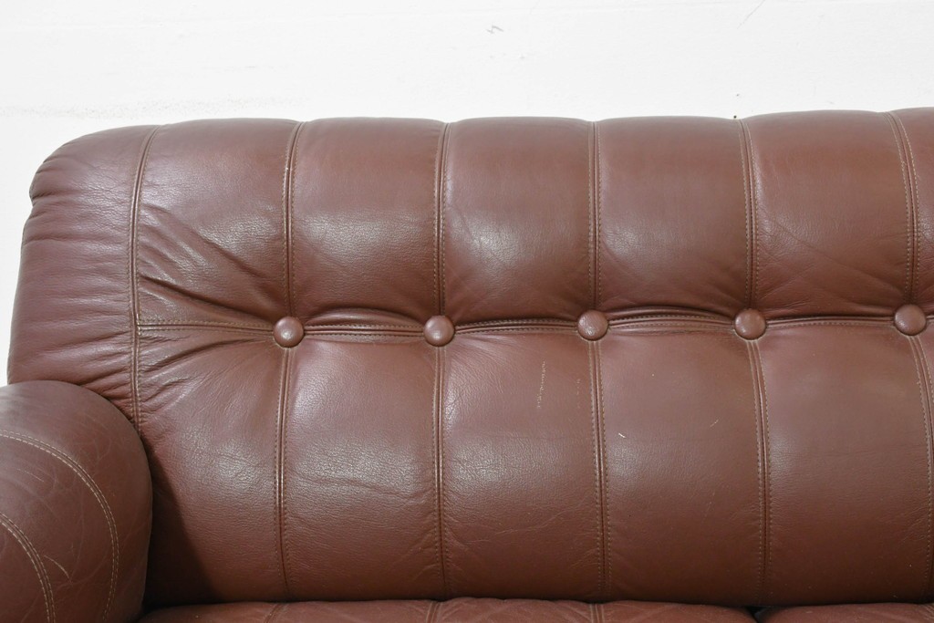 和製ヴィンテージ　maruni(マルニ木工)　オールドマルニ　ボタン留めキルティングが上品な本革ソファ　(R-086411)