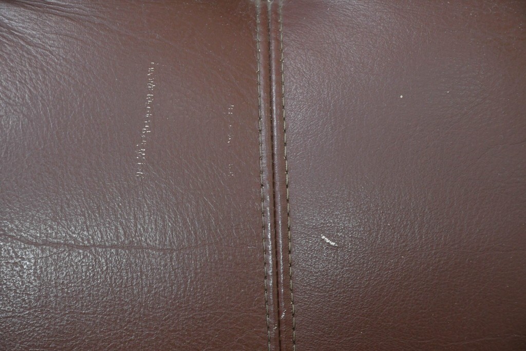 和製ヴィンテージ　maruni(マルニ木工)　オールドマルニ　ボタン留めキルティングが上品な本革ソファ　(R-086411)