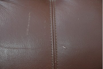 和製ヴィンテージ　maruni(マルニ木工)　オールドマルニ　ボタン留めキルティングが上品な本革ソファ　(R-086411)