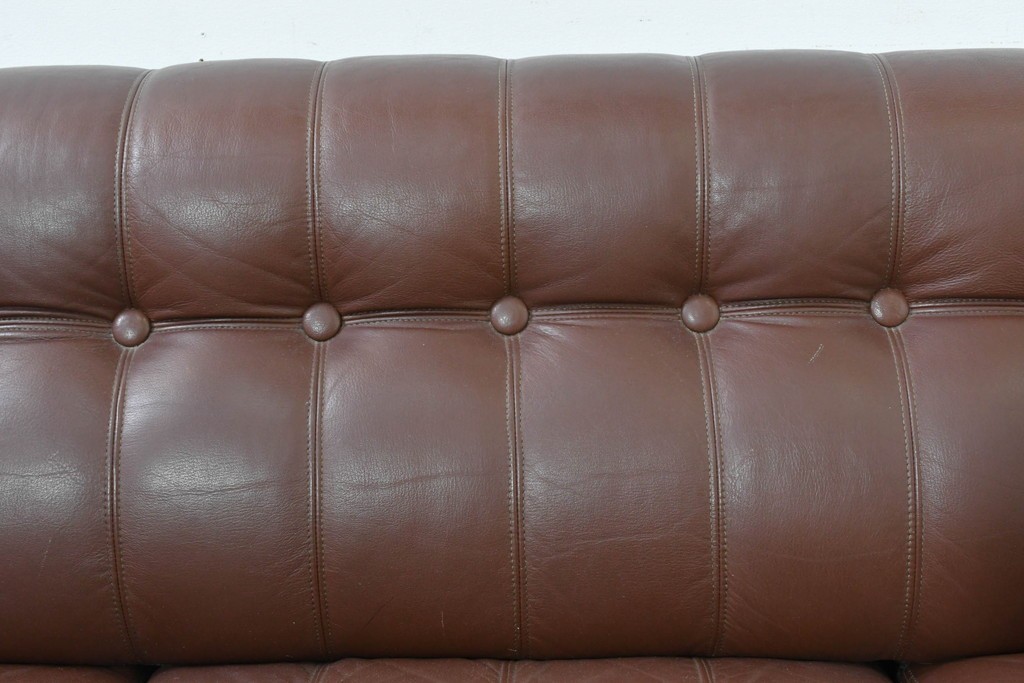 和製ヴィンテージ　maruni(マルニ木工)　オールドマルニ　ボタン留めキルティングが上品な本革ソファ　(R-086411)