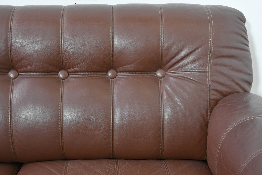 和製ヴィンテージ　maruni(マルニ木工)　オールドマルニ　ボタン留めキルティングが上品な本革ソファ　(R-086411)