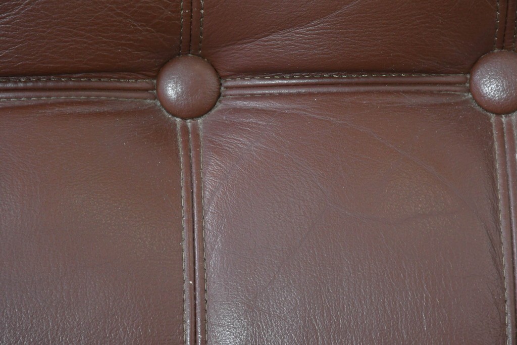 和製ヴィンテージ　maruni(マルニ木工)　オールドマルニ　ボタン留めキルティングが上品な本革ソファ　(R-086411)