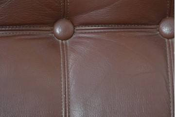 和製ヴィンテージ　maruni(マルニ木工)　オールドマルニ　ボタン留めキルティングが上品な本革ソファ　(R-086411)