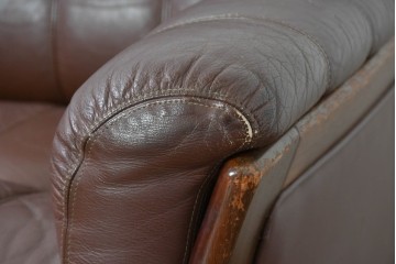 和製ヴィンテージ　maruni(マルニ木工)　オールドマルニ　ボタン留めキルティングが上品な本革ソファ　(R-086411)