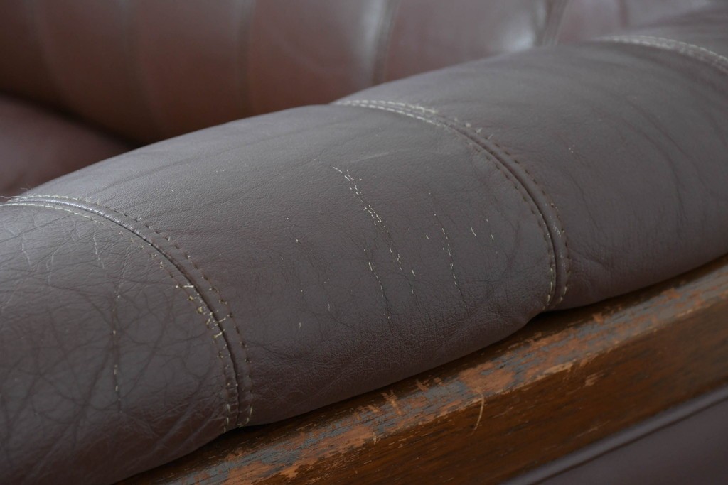 和製ヴィンテージ　maruni(マルニ木工)　オールドマルニ　ボタン留めキルティングが上品な本革ソファ　(R-086411)