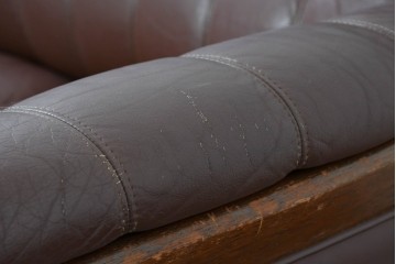 和製ヴィンテージ　maruni(マルニ木工)　オールドマルニ　ボタン留めキルティングが上品な本革ソファ　(R-086411)