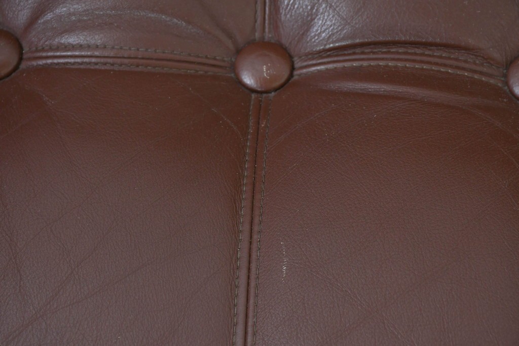 和製ヴィンテージ　maruni(マルニ木工)　オールドマルニ　ボタン留めキルティングが上品な本革ソファ　(R-086411)