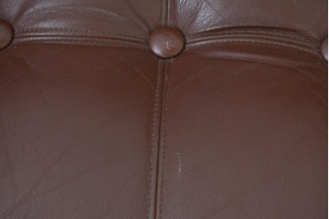 和製ヴィンテージ　maruni(マルニ木工)　オールドマルニ　ボタン留めキルティングが上品な本革ソファ　(R-086411)