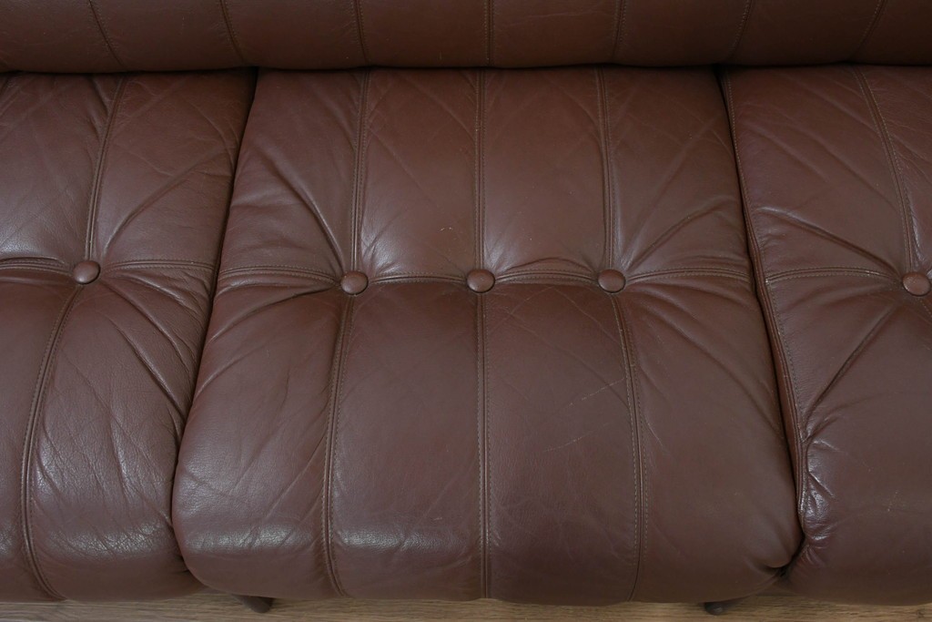 和製ヴィンテージ　maruni(マルニ木工)　オールドマルニ　ボタン留めキルティングが上品な本革ソファ　(R-086411)