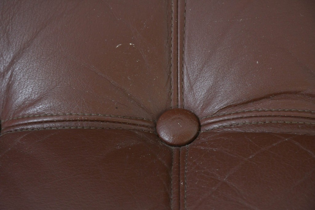 和製ヴィンテージ　maruni(マルニ木工)　オールドマルニ　ボタン留めキルティングが上品な本革ソファ　(R-086411)