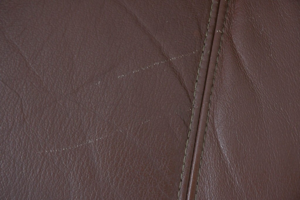 和製ヴィンテージ　maruni(マルニ木工)　オールドマルニ　ボタン留めキルティングが上品な本革ソファ　(R-086411)