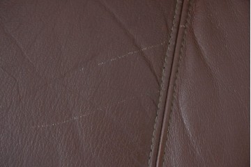 和製ヴィンテージ　maruni(マルニ木工)　オールドマルニ　ボタン留めキルティングが上品な本革ソファ　(R-086411)