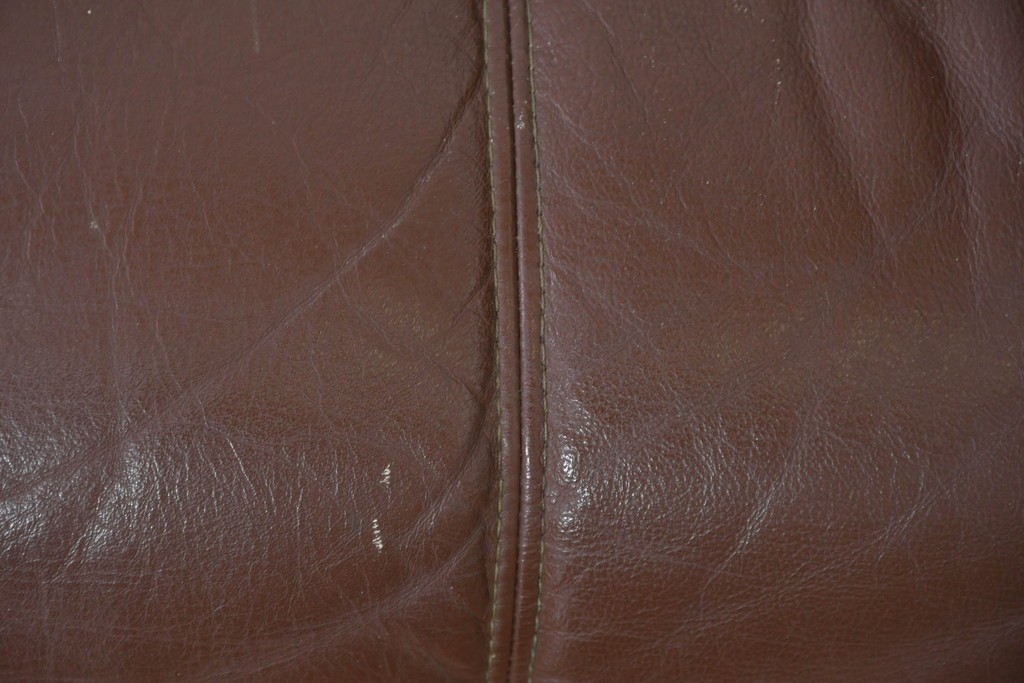 和製ヴィンテージ　maruni(マルニ木工)　オールドマルニ　ボタン留めキルティングが上品な本革ソファ　(R-086411)