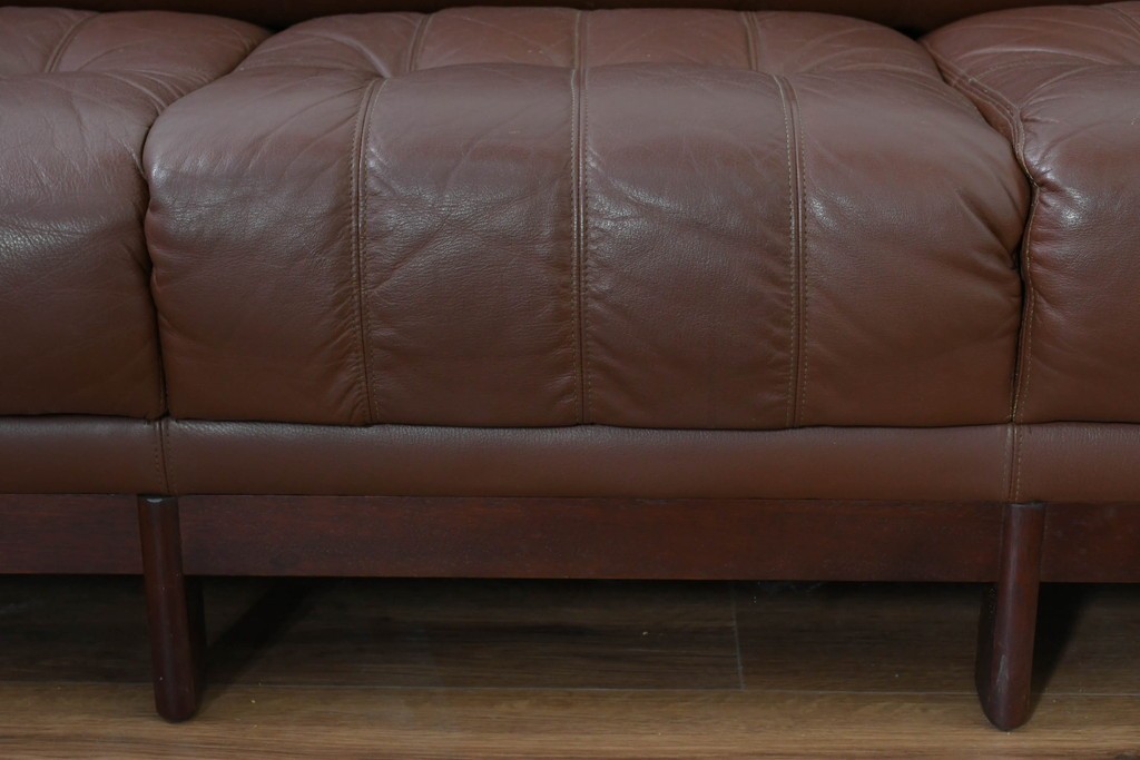 和製ヴィンテージ　maruni(マルニ木工)　オールドマルニ　ボタン留めキルティングが上品な本革ソファ　(R-086411)