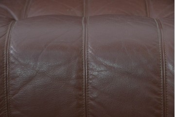 和製ヴィンテージ　maruni(マルニ木工)　オールドマルニ　ボタン留めキルティングが上品な本革ソファ　(R-086411)