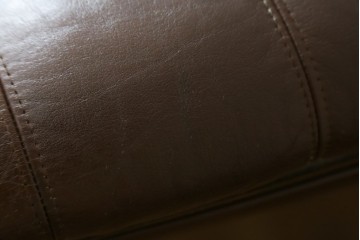 和製ヴィンテージ　maruni(マルニ木工)　希少　オールドマルニ　ボタン留めキルティングが上品な本革ソファ　(R-086411)