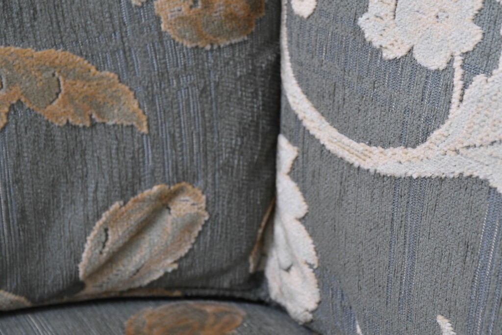 中古　maruni(マルニ木工)　地中海ロイヤルシリーズ(ROYAL)　シャルル　上品なジャガード織りのラウンジチェア　定価約30万円　(R-086412)