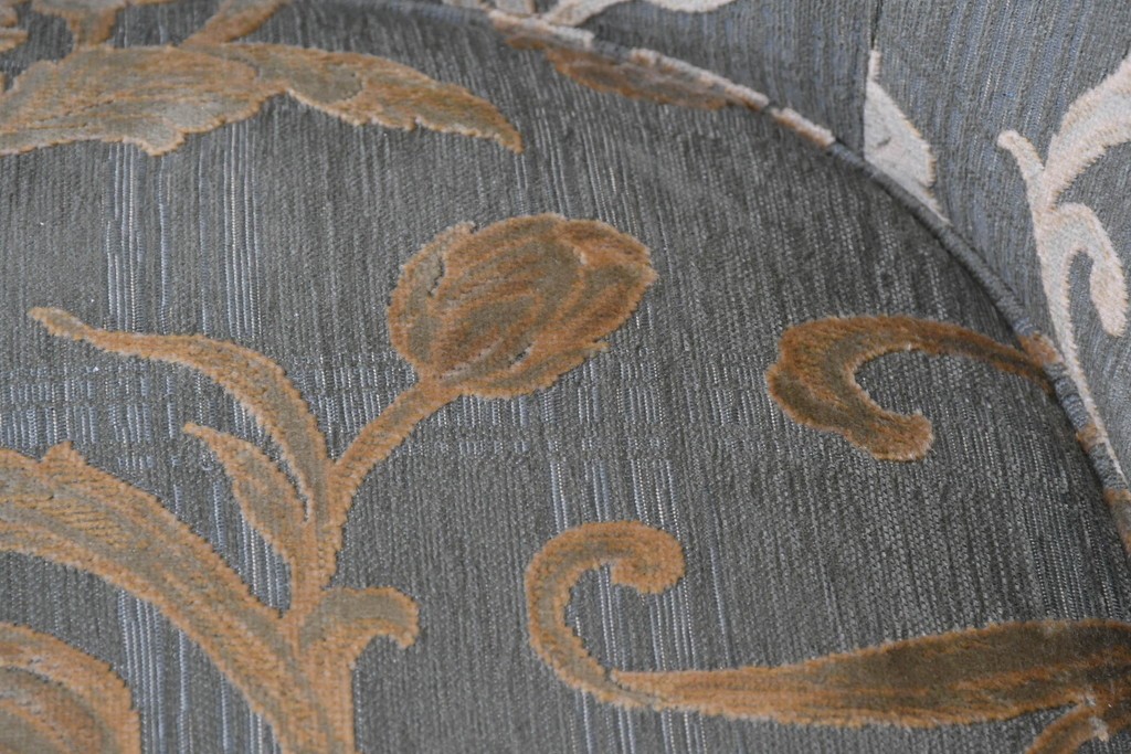 中古　maruni(マルニ木工)　地中海ロイヤルシリーズ(ROYAL)　シャルル　上品なジャガード織りのラウンジチェア　定価約30万円　(R-086412)